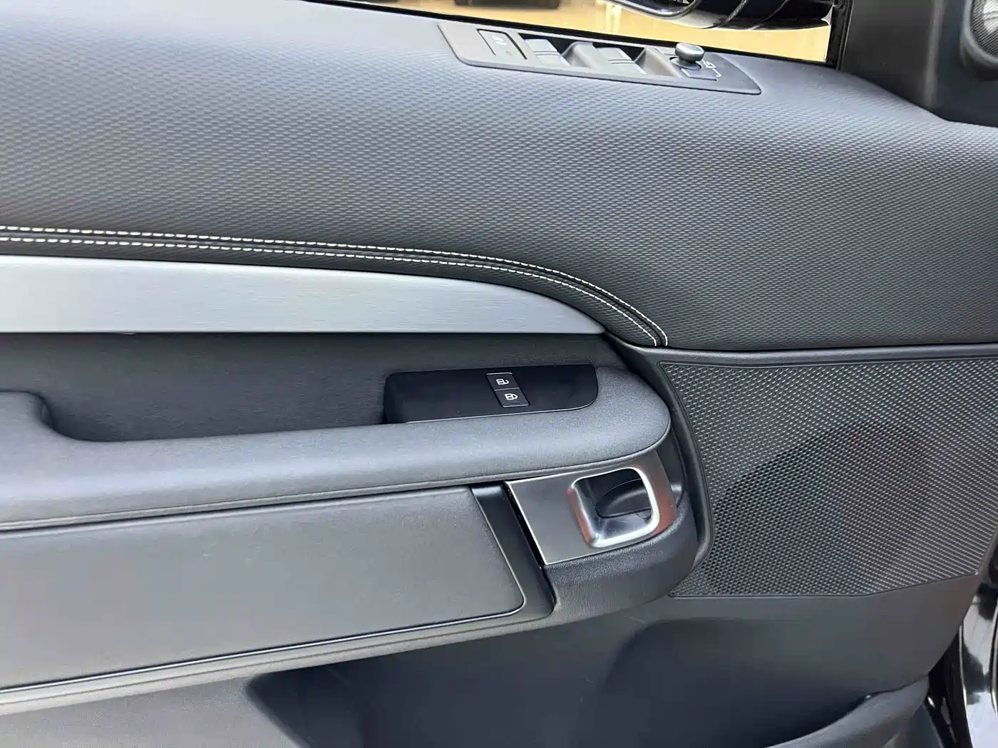 Land Rover Discovery 2021 360PS R-Dynamic S фото 26