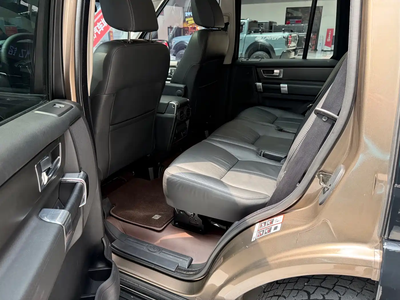 Land Rover Discovery 2013 3.0 SDV6 Black Premium Limited Edition фото 5