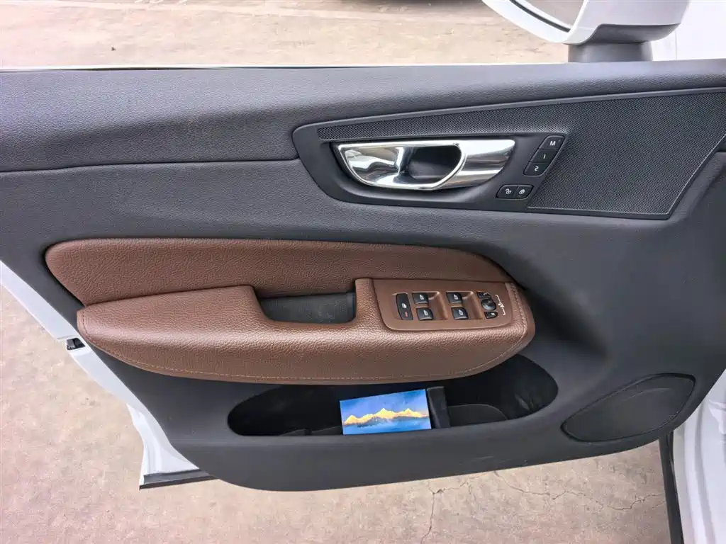 Volvo XC60 2019 T5 4WD Intelligent Ease China VI фото 8