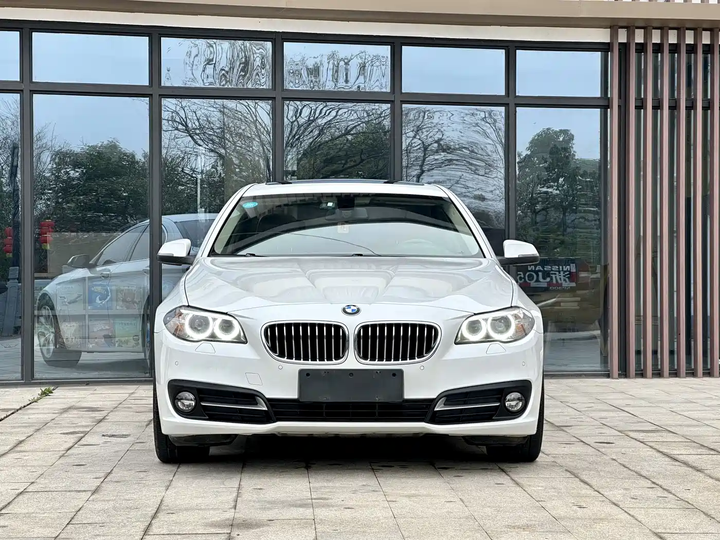 BMW 5 Series 2017 525Li Leading Edition фото 2