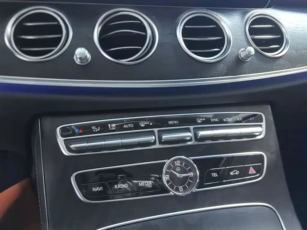 Mercedes-Benz E-Class 2019 E 300 L Sport Fashion фото 13