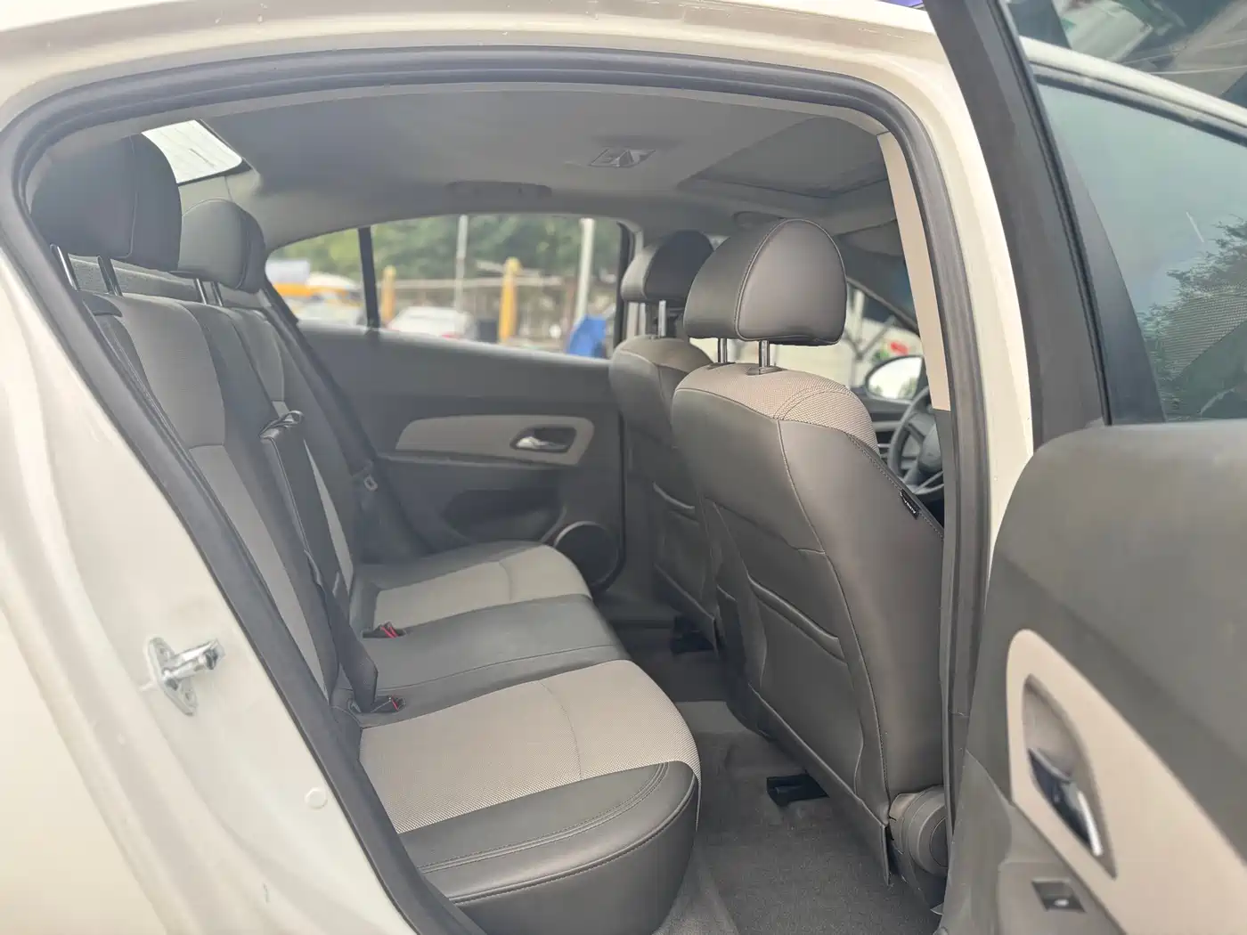 Chevrolet Cruze 2011 1.6L SE AT фото 7