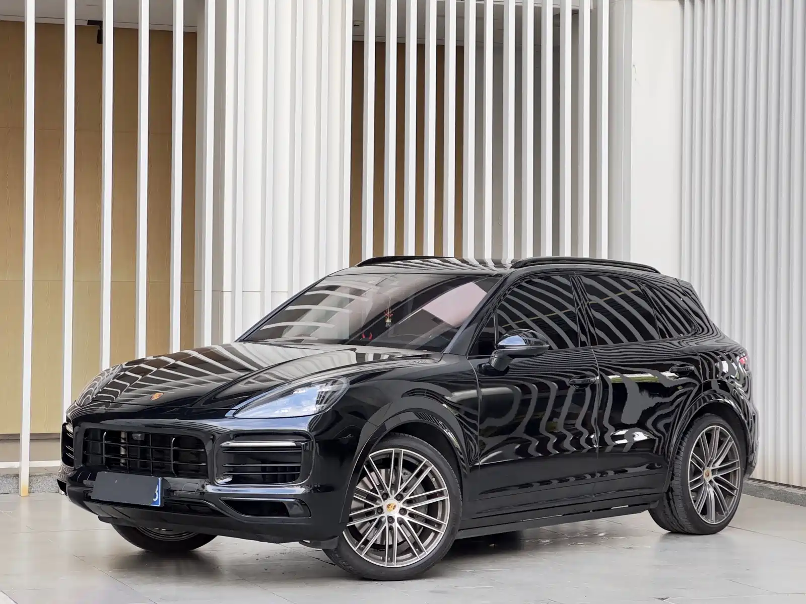 Photo 1 - Porsche Cayenne
