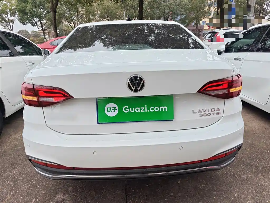 Volkswagen Lavida 2023 1.5L Auto Luxury Edition фото 4