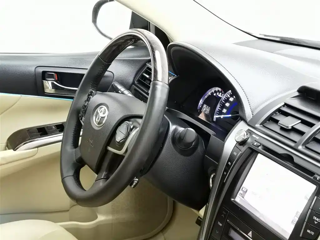Toyota Camry 2015 2.5G Luxury Navigation Edition фото 22