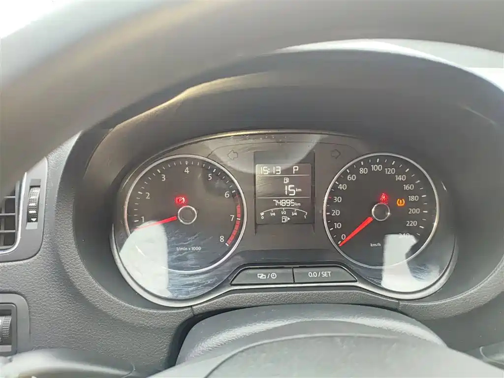 Volkswagen Polo 2014 1.6L Automatic Comfort Edition фото 12