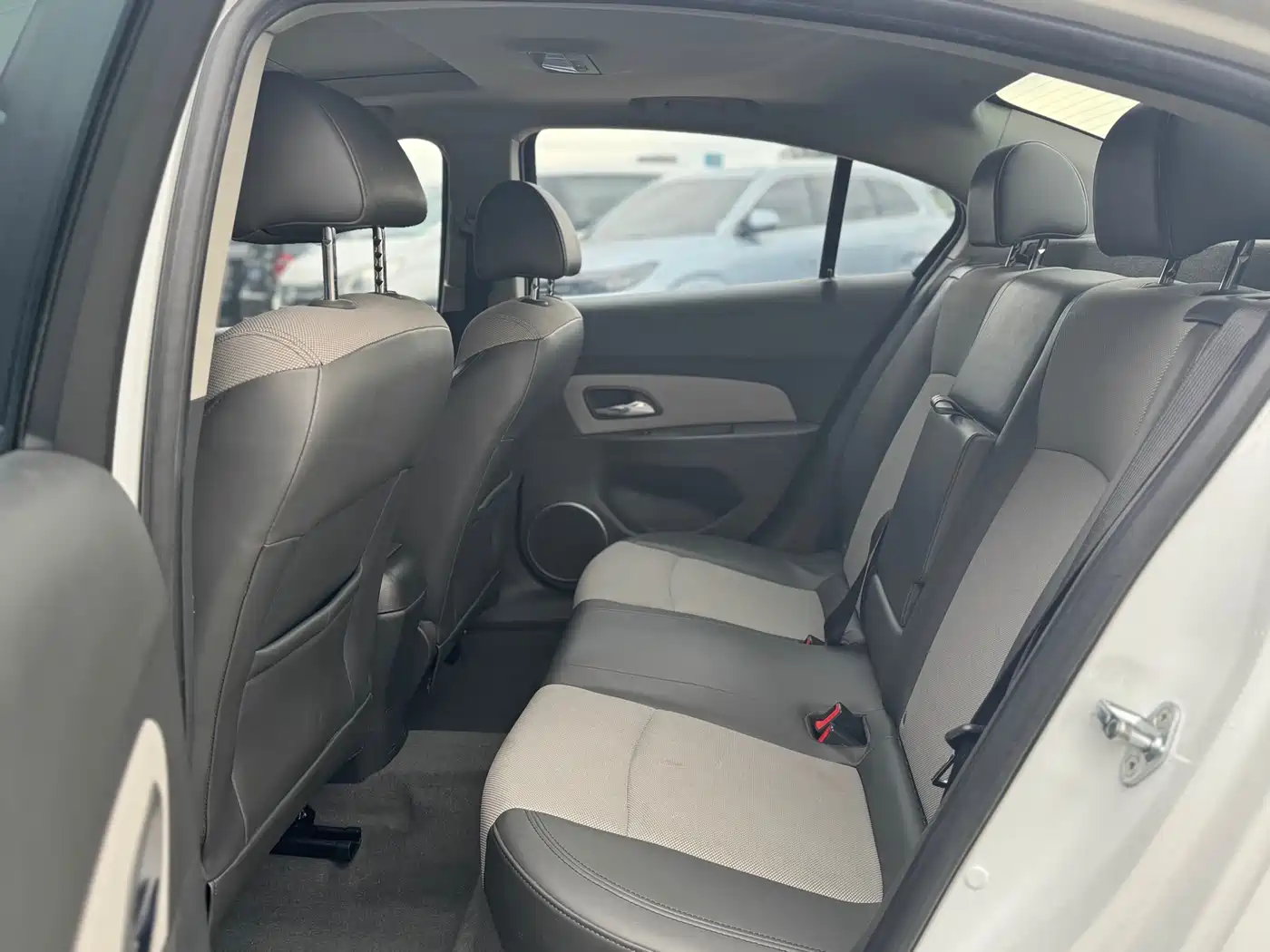Chevrolet Cruze 2011 1.6L SE AT фото 6