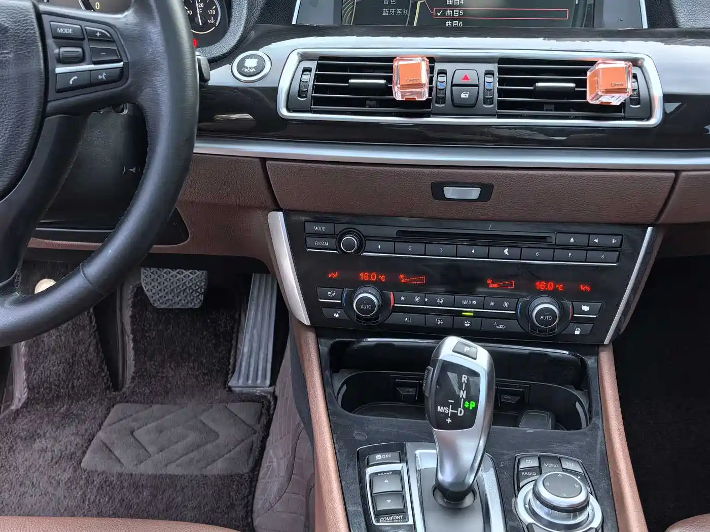 BMW 5 Series GT 2010 535i Leading Model фото 25