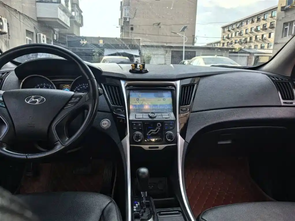 Hyundai Sonata 2011 2.4L Auto Premium Edition фото 9