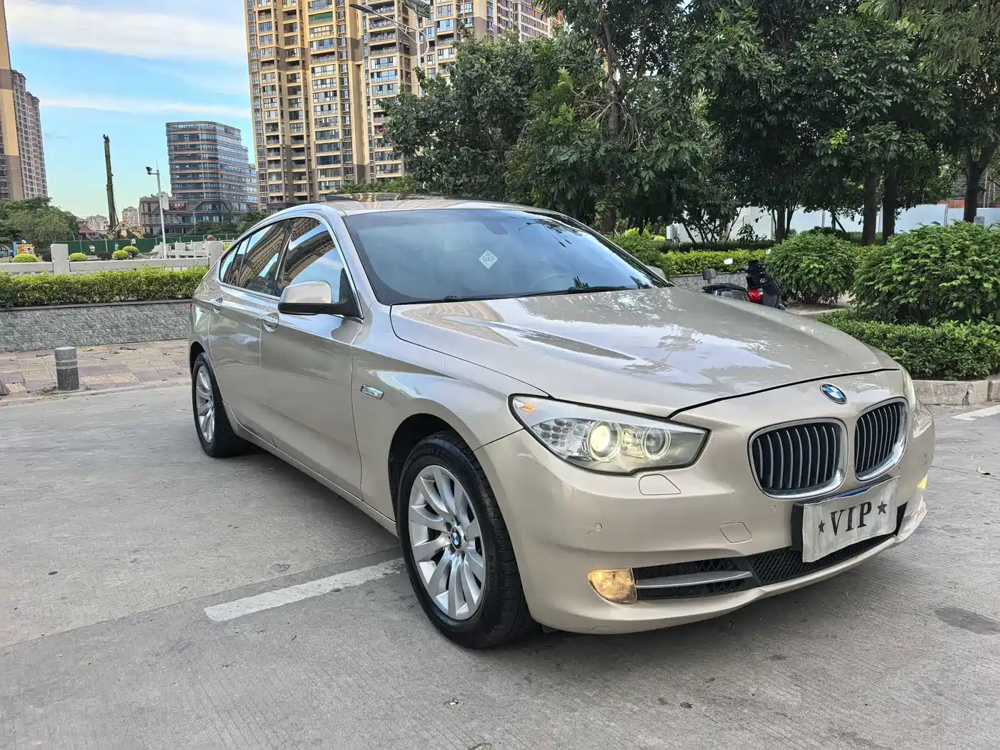 BMW 5 Series GT 2010 535i Leading Model фото 4