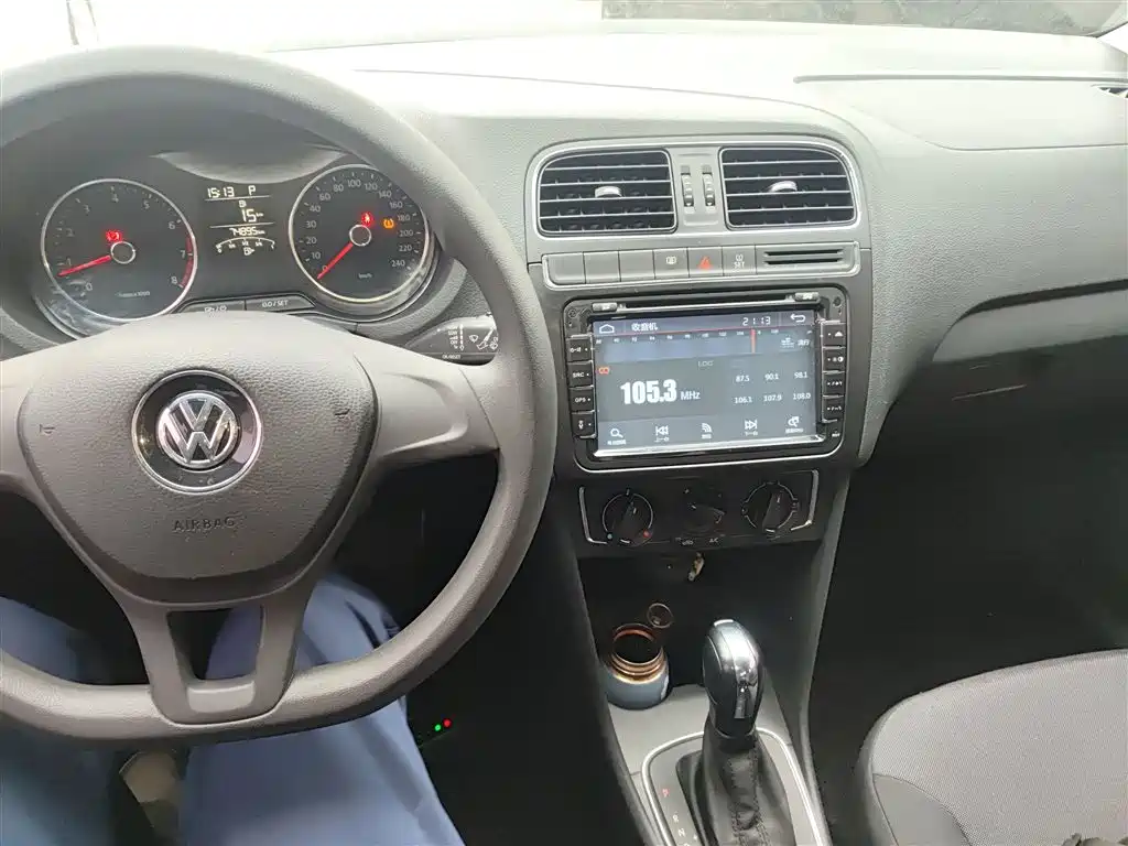 Volkswagen Polo 2014 1.6L Automatic Comfort Edition фото 13