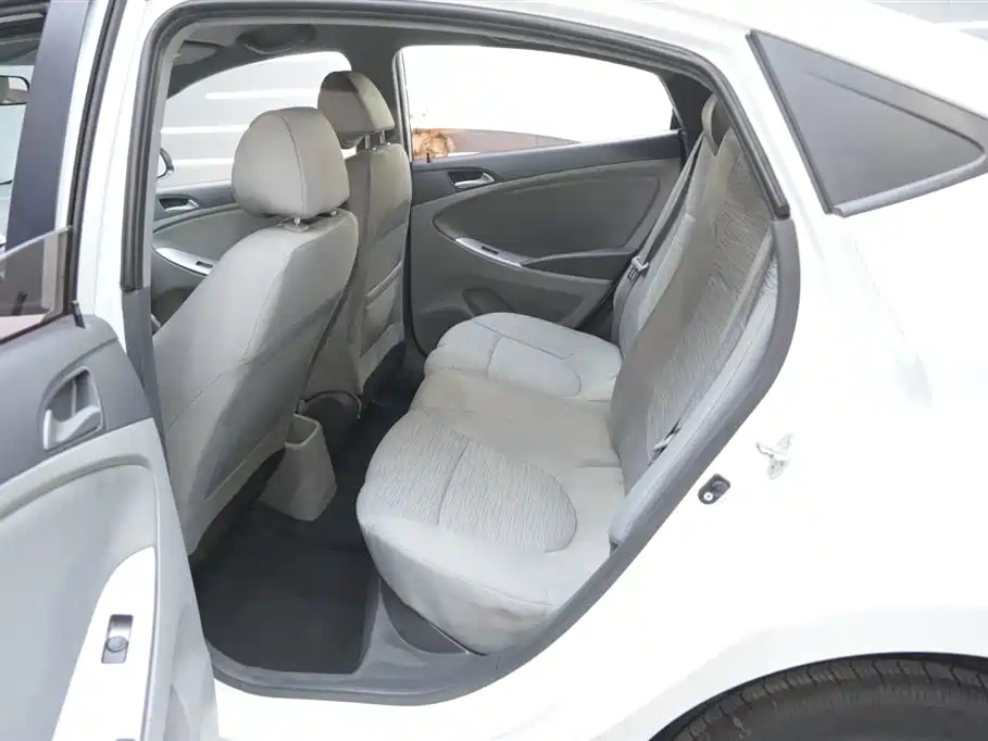 Hyundai Verna 2016 1.4L Automatic Fashion GS фото 15