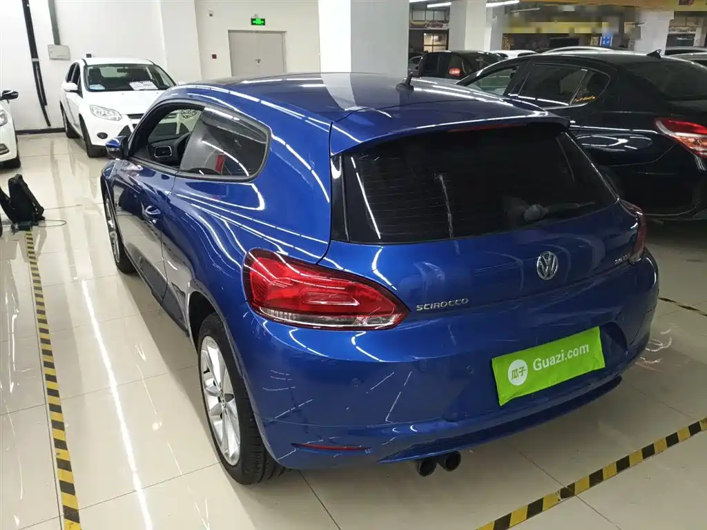 Volkswagen Scirocco 2011 2.0TSI Luxury фото 5