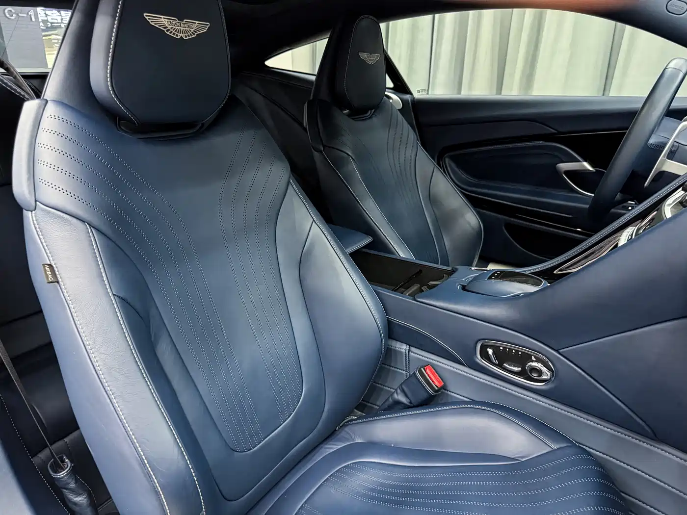 Aston Martin DB11 2018 2019 Model 4.0T V8 Coupe