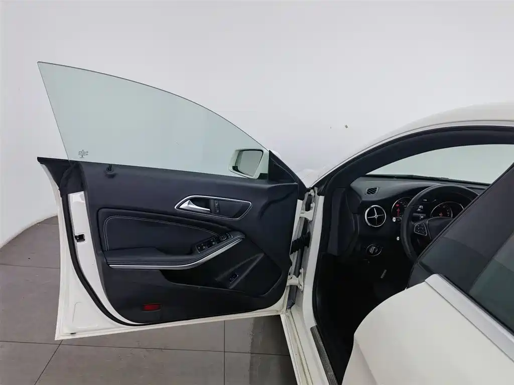Mercedes-Benz CLA (Import) 2017 CLA 200 Dynamic фото 8