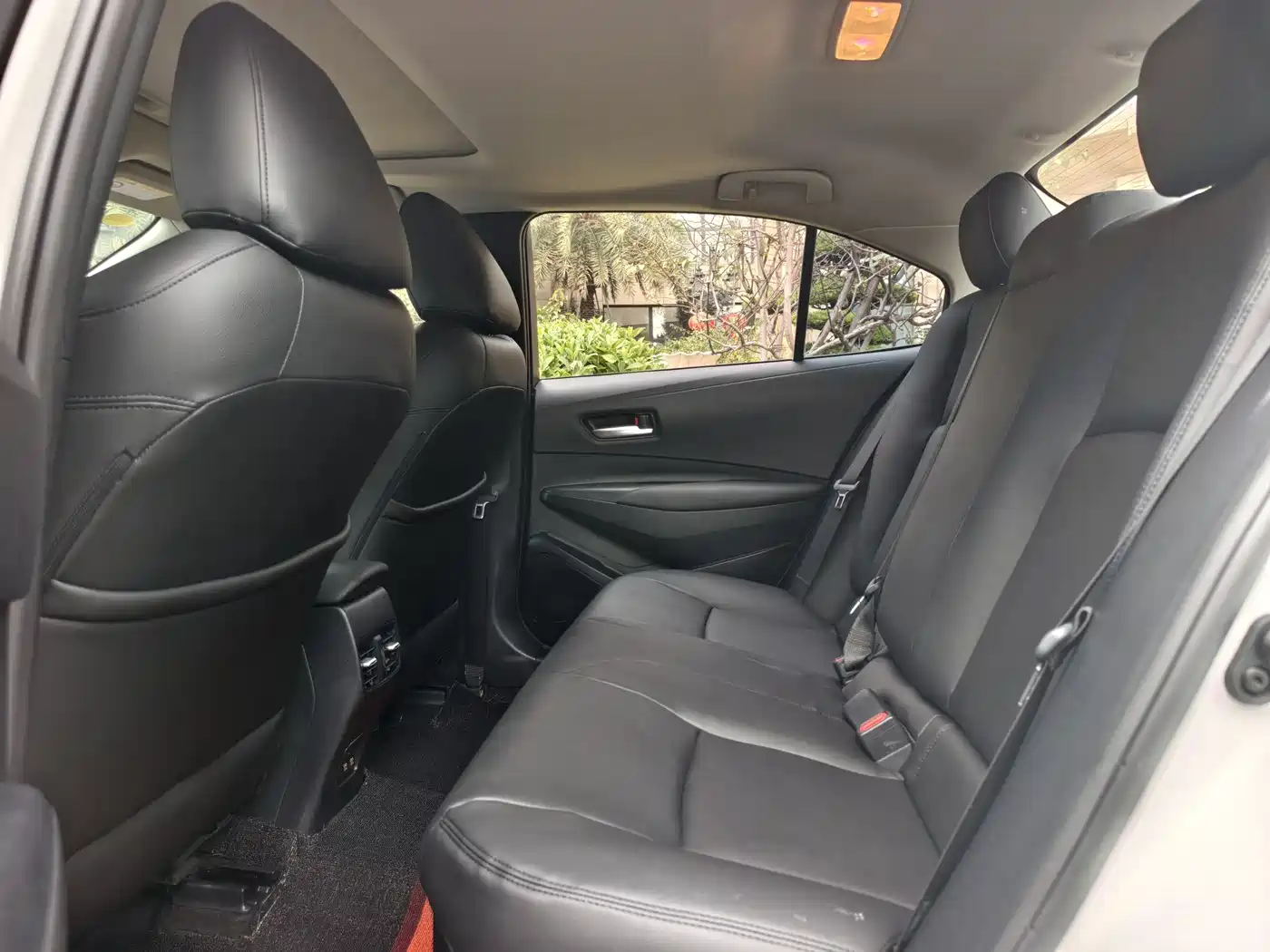 Toyota Corolla 2022 Hybrid 1.8L E-CVT Pioneer Edition фото 10