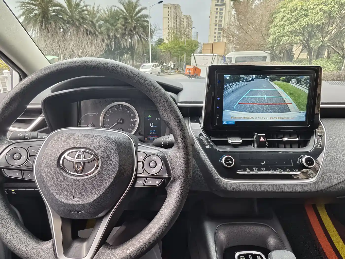 Toyota Corolla 2022 Hybrid 1.8L E-CVT Pioneer Edition фото 15