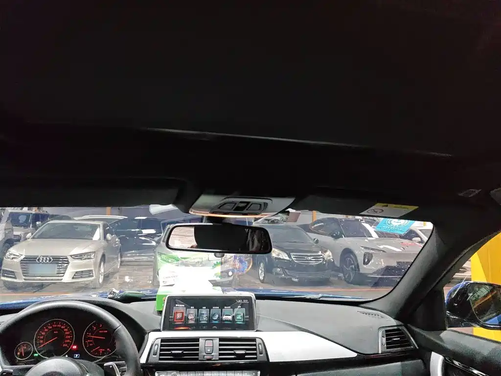 BMW 3 Series 2017 320i M Sport фото 18