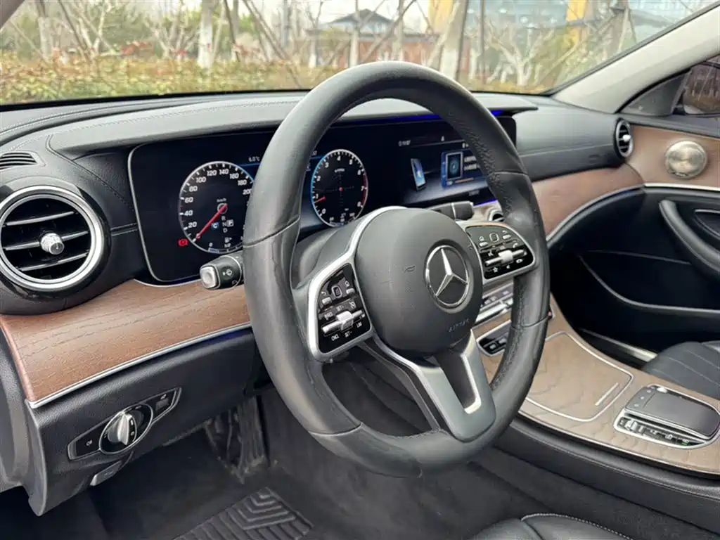Mercedes-Benz E-Class 2020 E 260 L фото 25