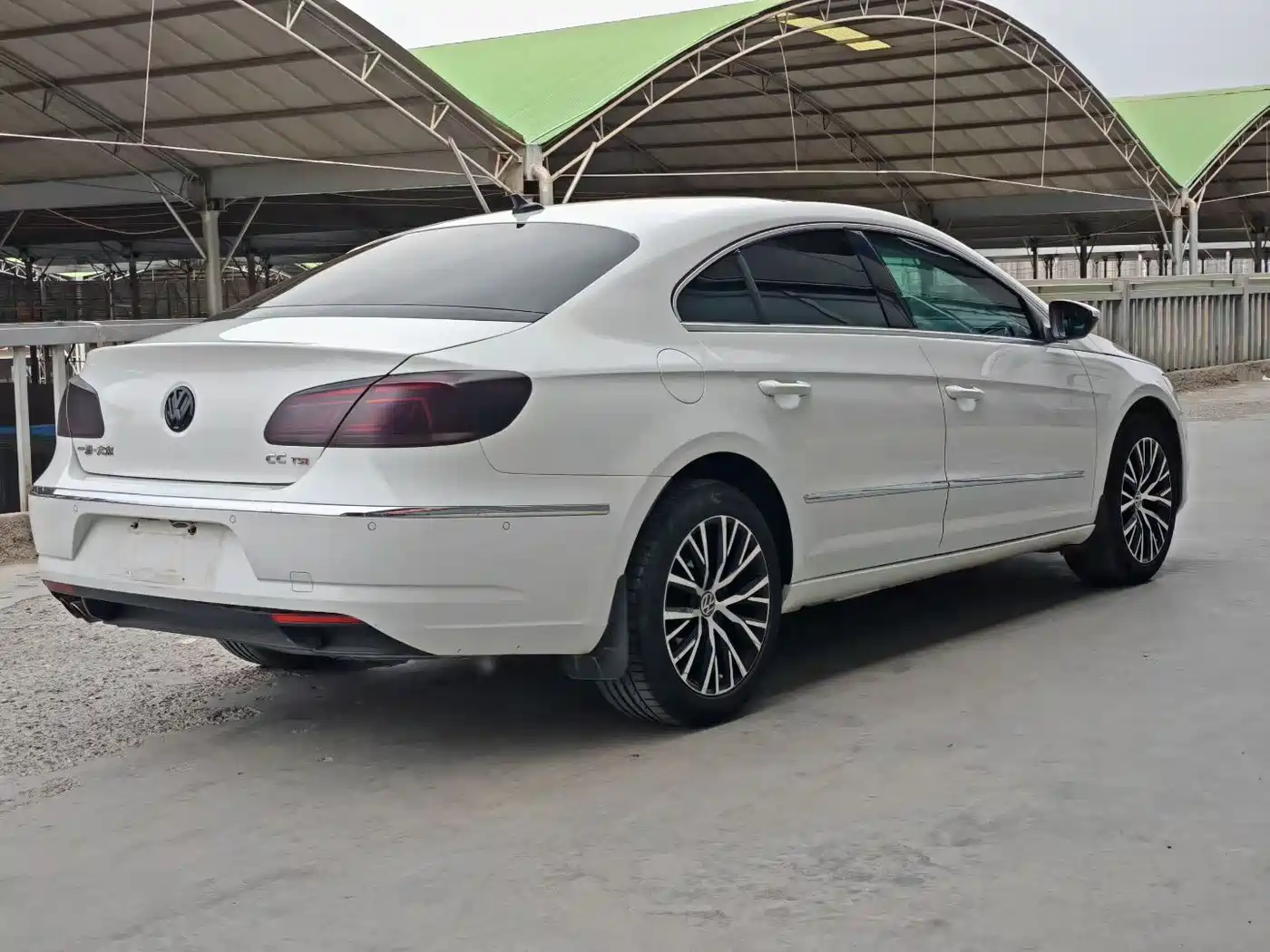 Volkswagen FAW-Volkswagen CC 2016 Model 1.8TSI Luxury фото 6