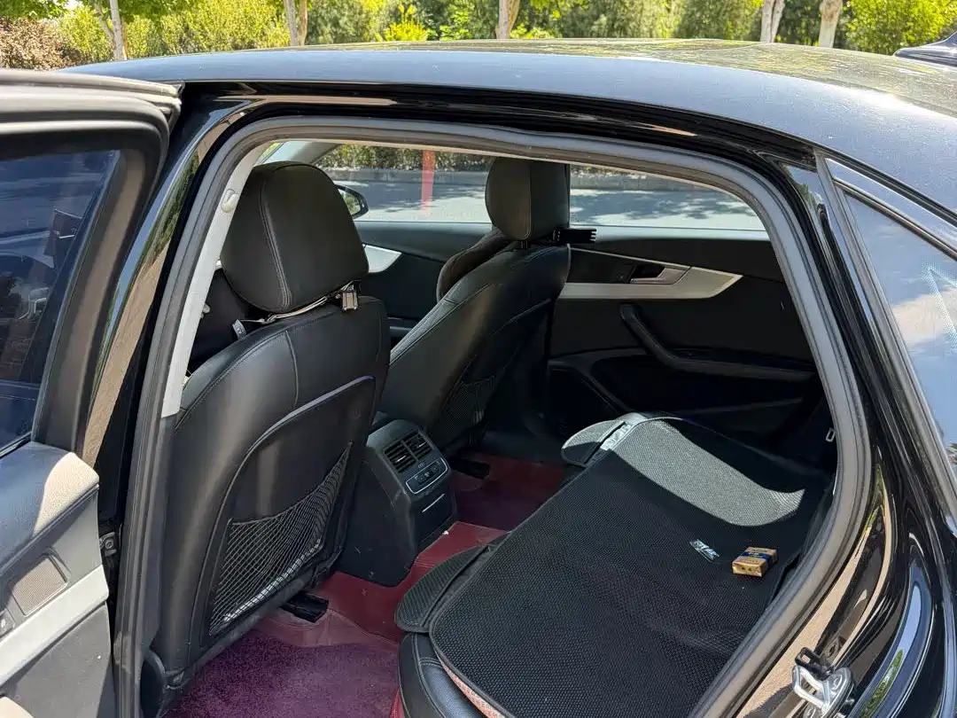 Фото 5 - Audi A4L