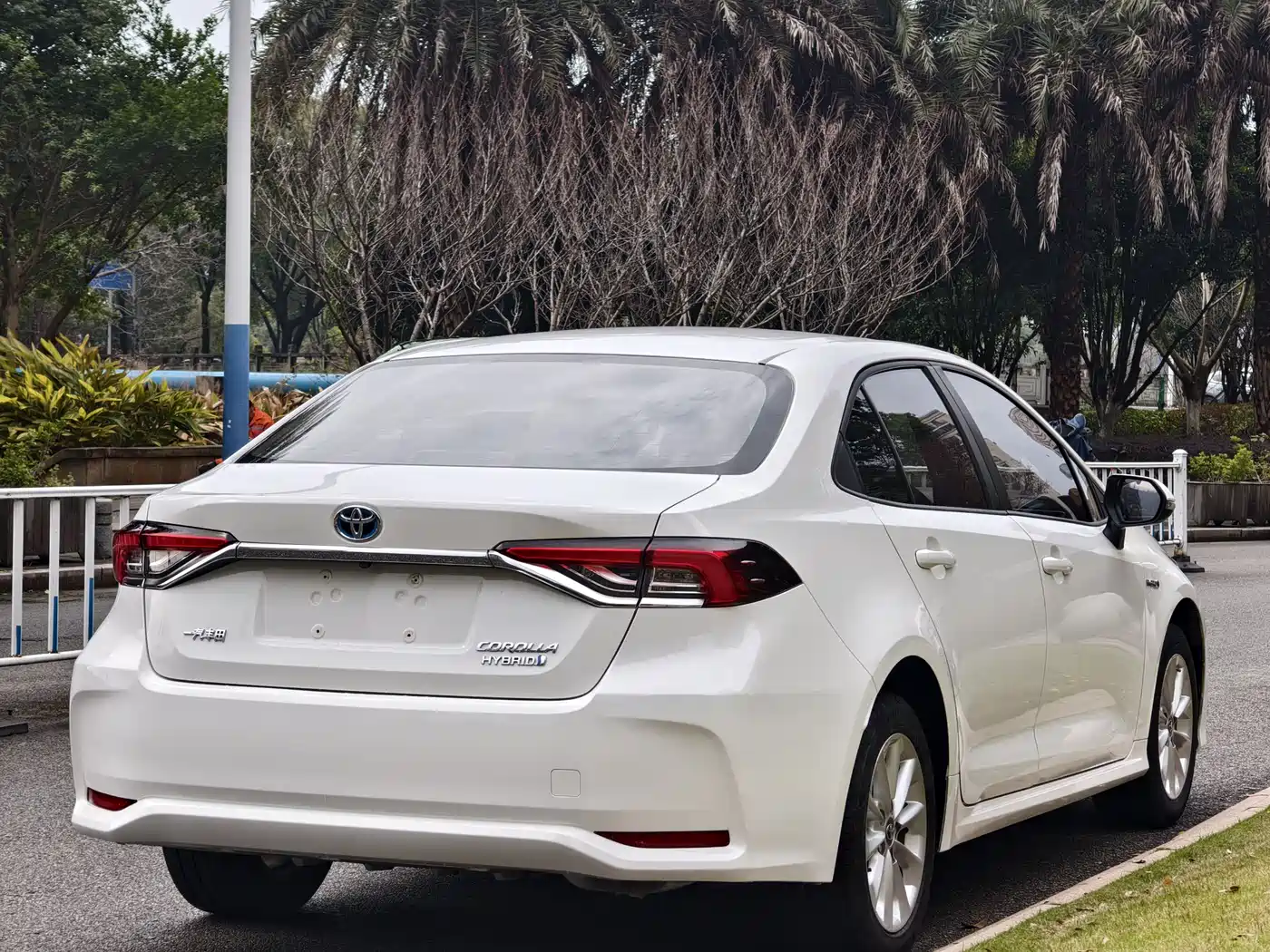 Toyota Corolla 2022 Hybrid 1.8L E-CVT Pioneer Edition фото 7