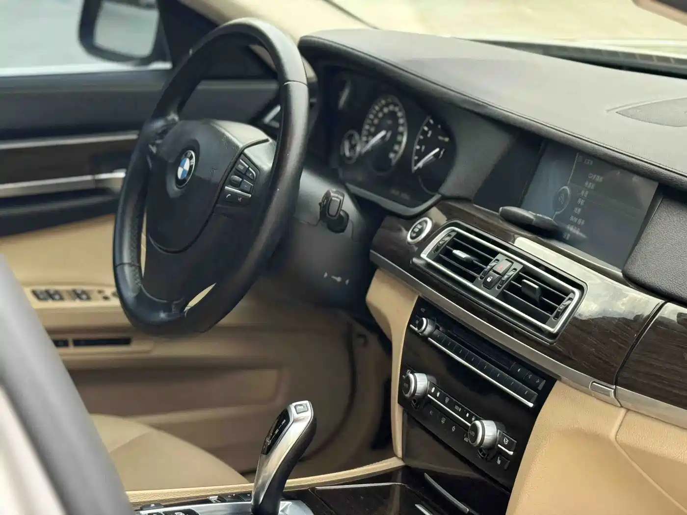 BMW 7 Series 2009 Model 740Li Leading Edition фото 15