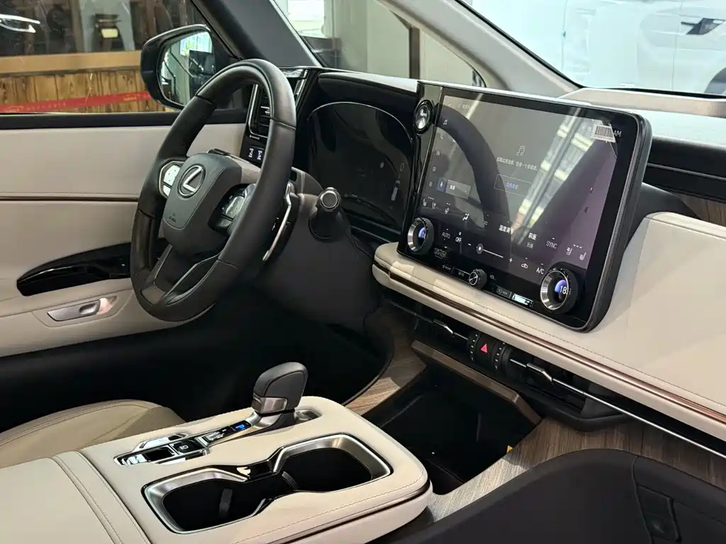 Lexus LM 2026 2025 Model 500h Six-Seater Prestige Edition