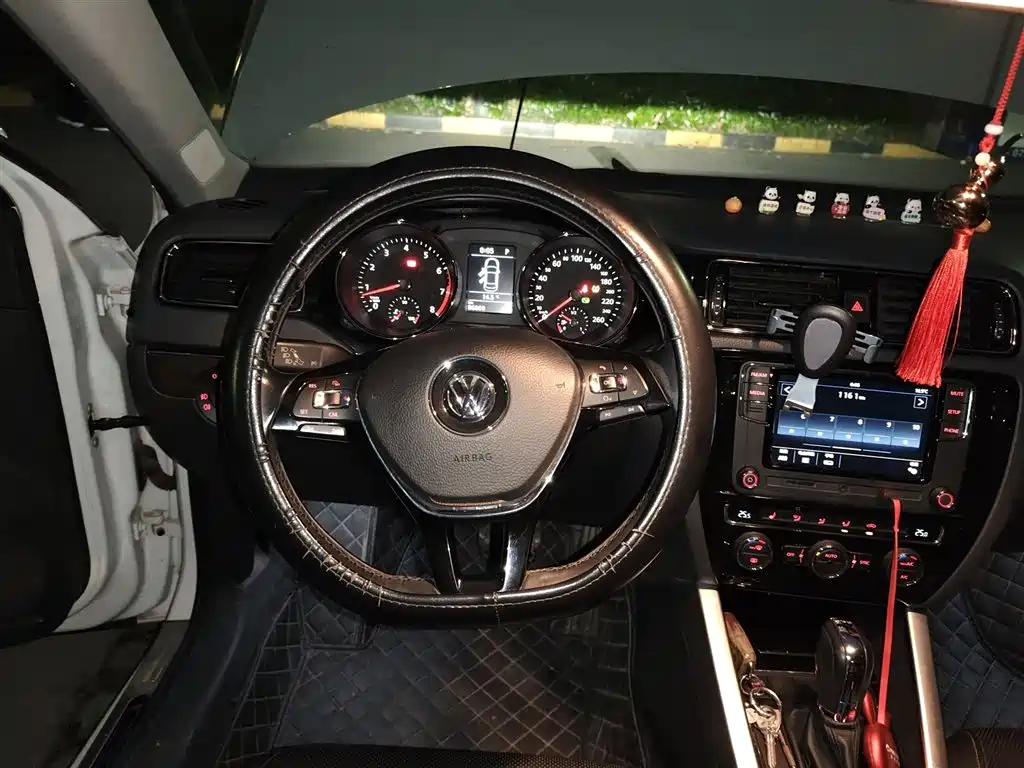 Volkswagen Sagitar 2017 230TSI Automatic Luxury фото 3