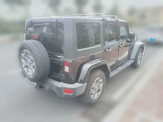 Jeep Wrangler 2015 3.0L Sahara 4-Door Comfort Edition — фото 5