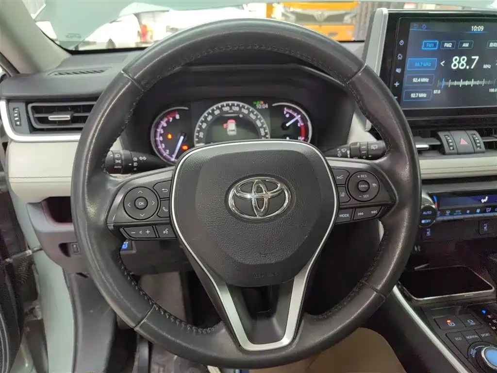 Toyota RAV4 Rongfang 2020 2.0L CVT 4WD Premium Edition фото 3