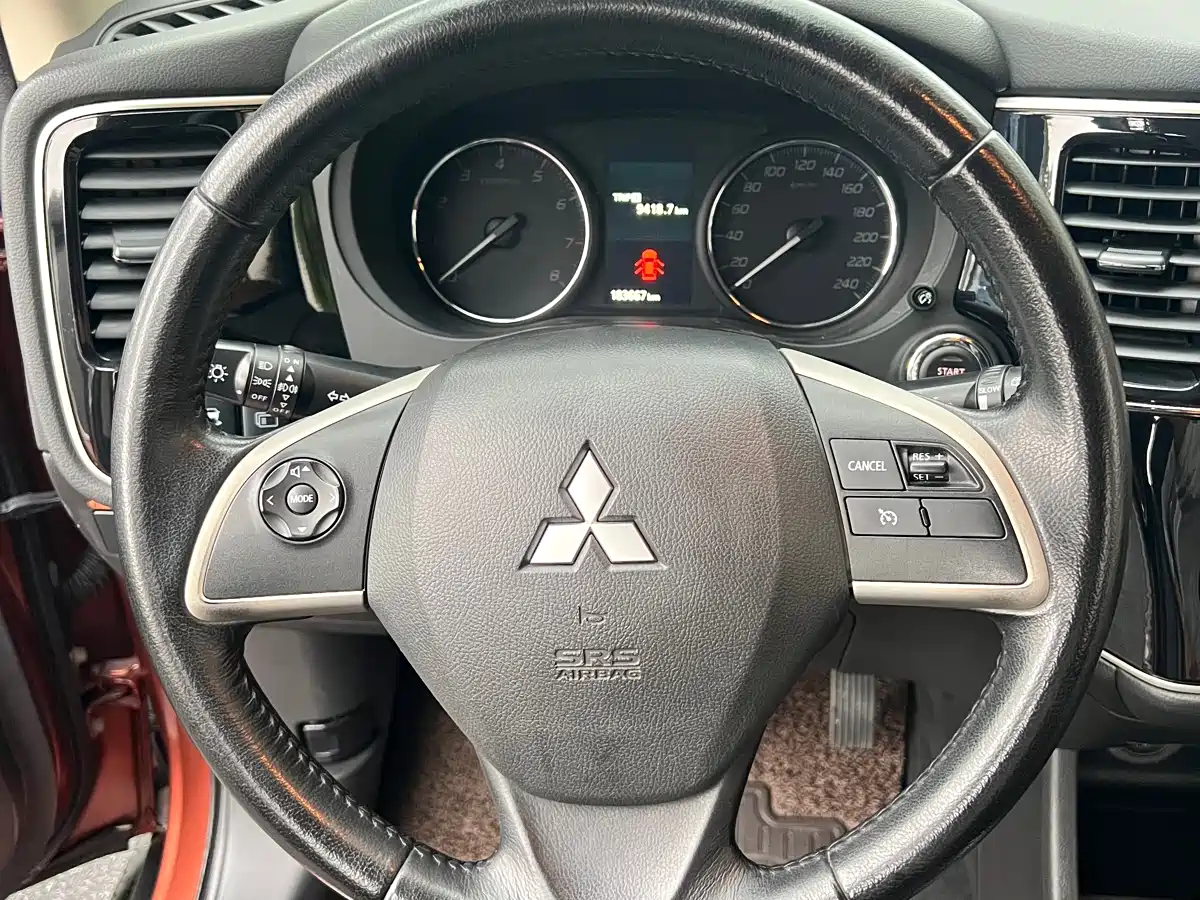 Mitsubishi Outlander (Import) 2014 2.4L 4WD Luxury Value Edition 5-seater фото 21