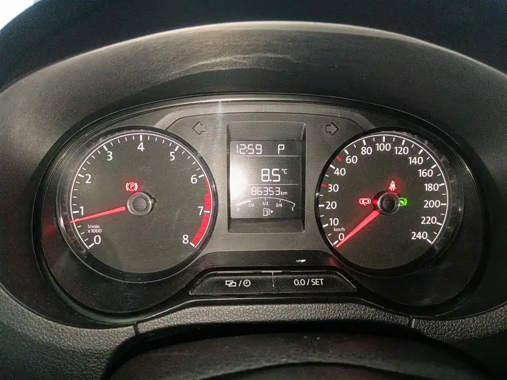Volkswagen Polo 2016 1.4L Automatic Trend фото 8