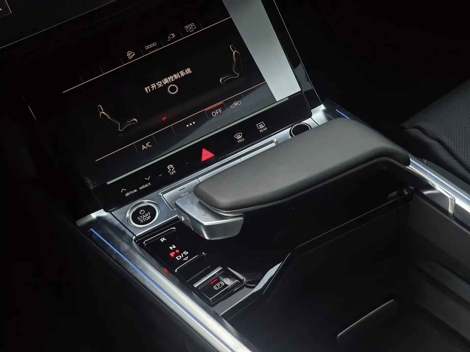 Photo 20 - Audi e-tron