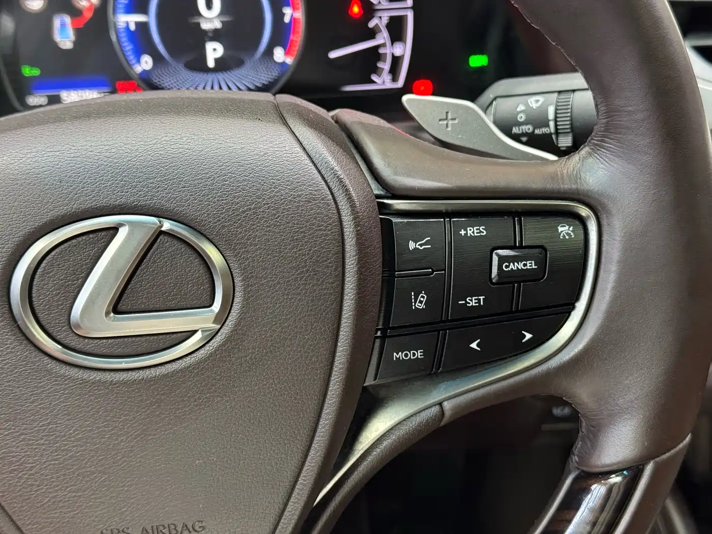 Lexus ES 2020 Model 300h Premium Edition фото 15