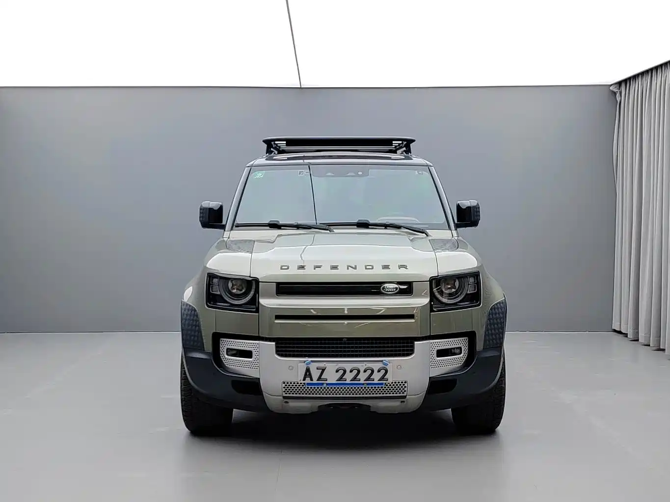 Photo 2 - Land Rover Defender