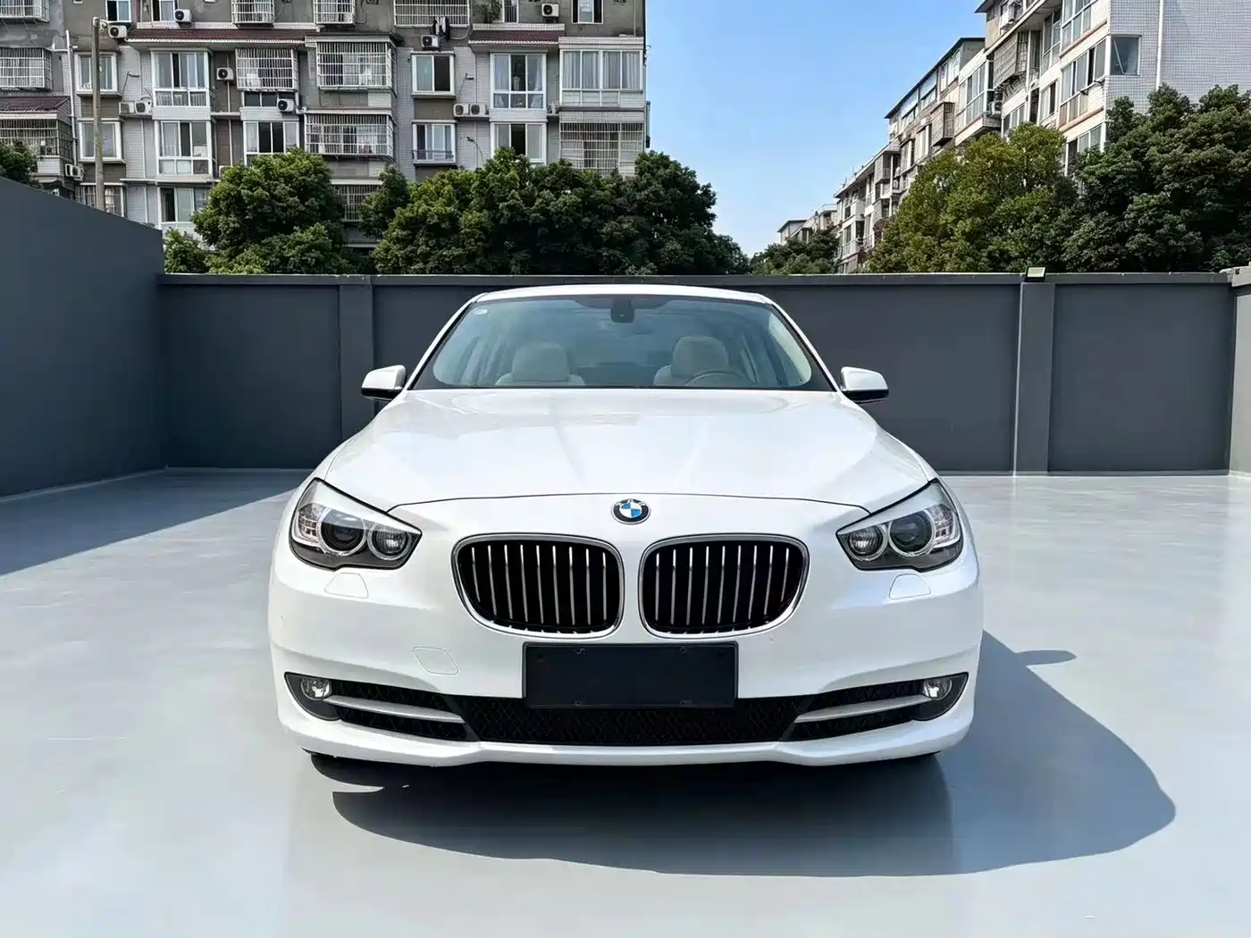BMW 5 Series GT 2011 535i Elegance фото 2