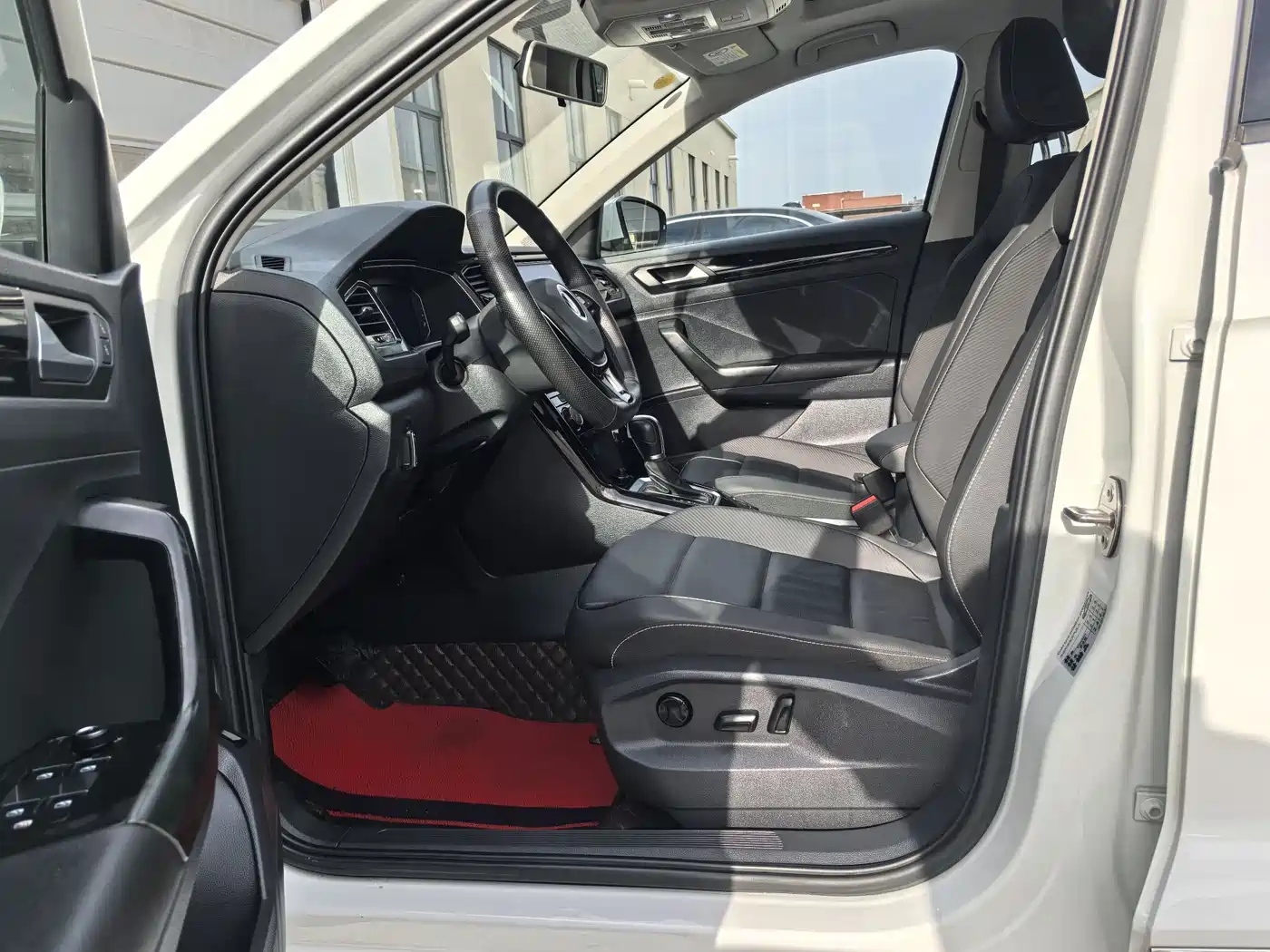 Volkswagen T-ROC 2022 280TSI DSG 2WD Comfort PLUS фото 4