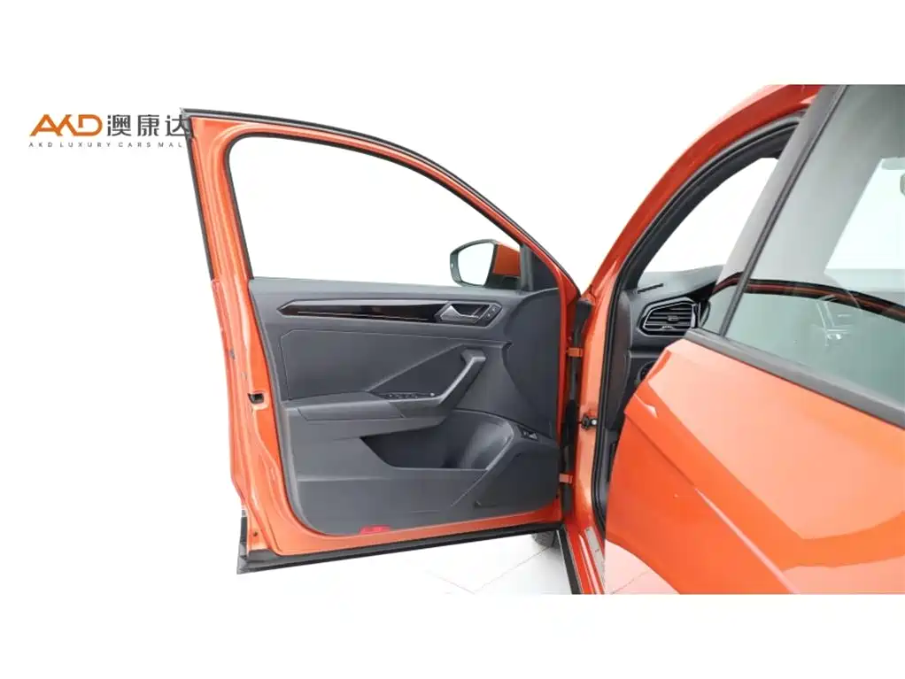 Photo 10 - Volkswagen T-ROC