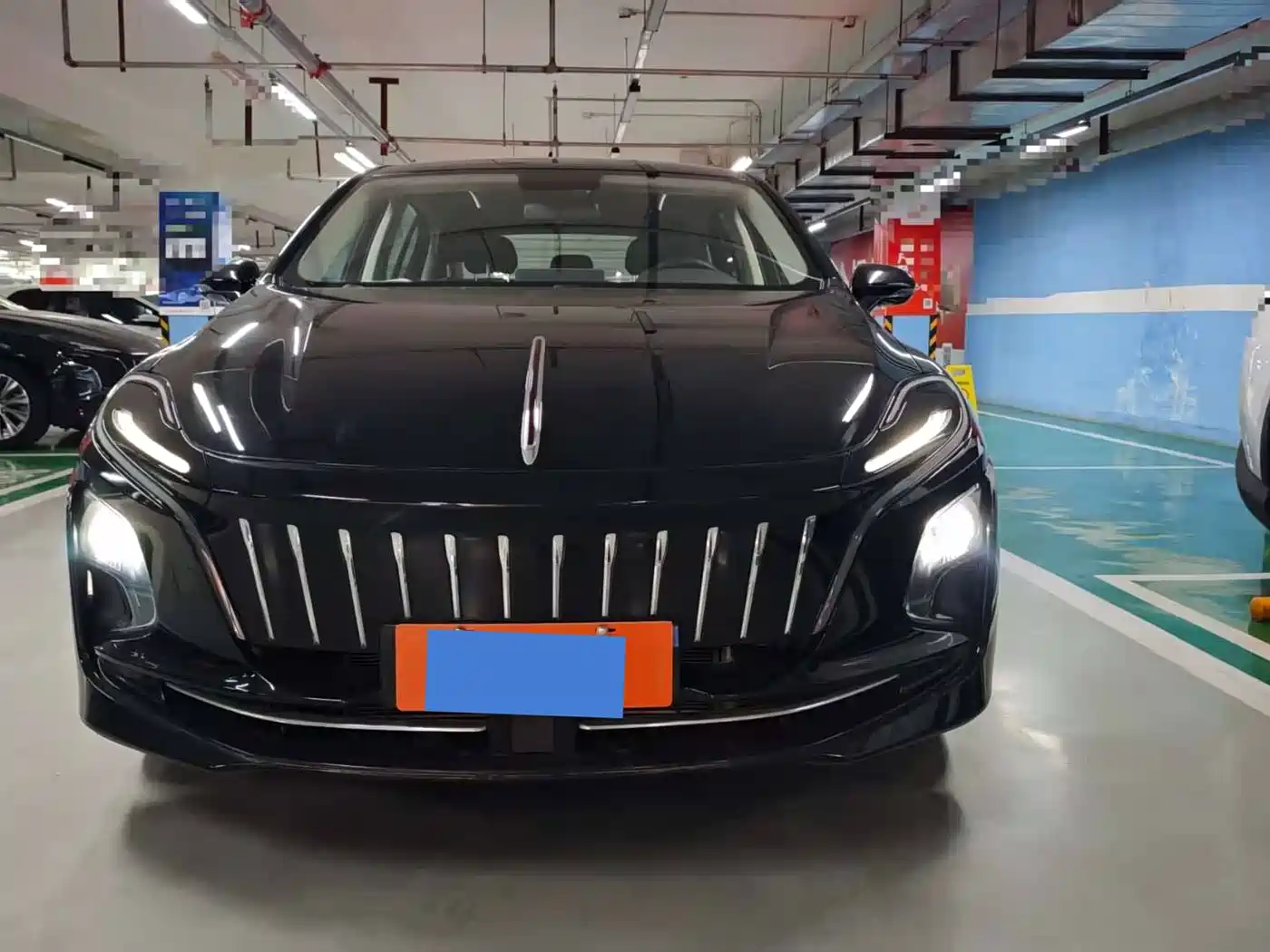 Hongqi E-QM5 2022 431km Charging Enjoyment Edition фото 2
