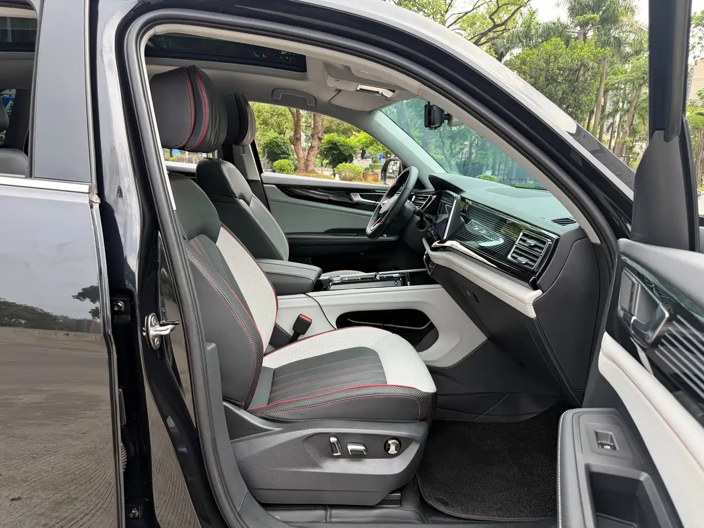 Volkswagen Teramont 2023 Teramont X Facelift 380TSI 4WD Premium Luxury Edition фото 16