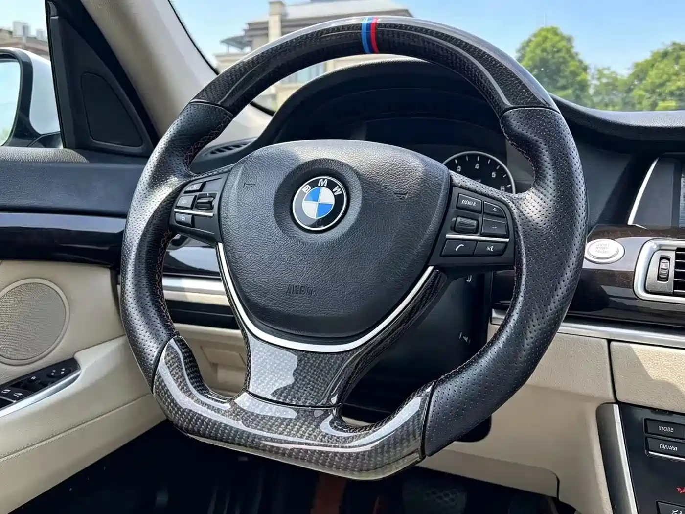BMW 5 Series GT 2011 535i Elegance фото 13