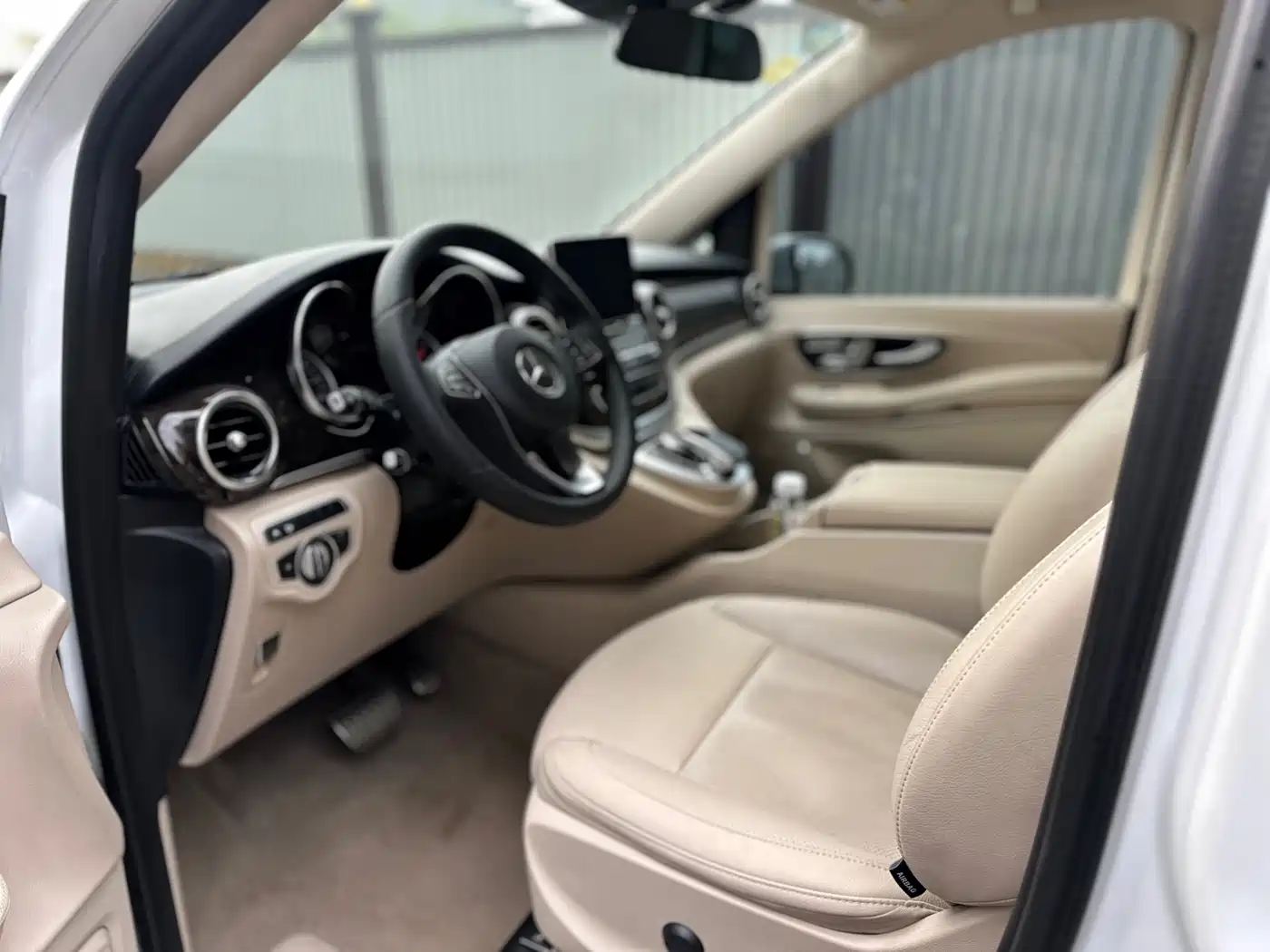 Mercedes-Benz V-Class 2017 Model V 260 Premium Edition фото 5