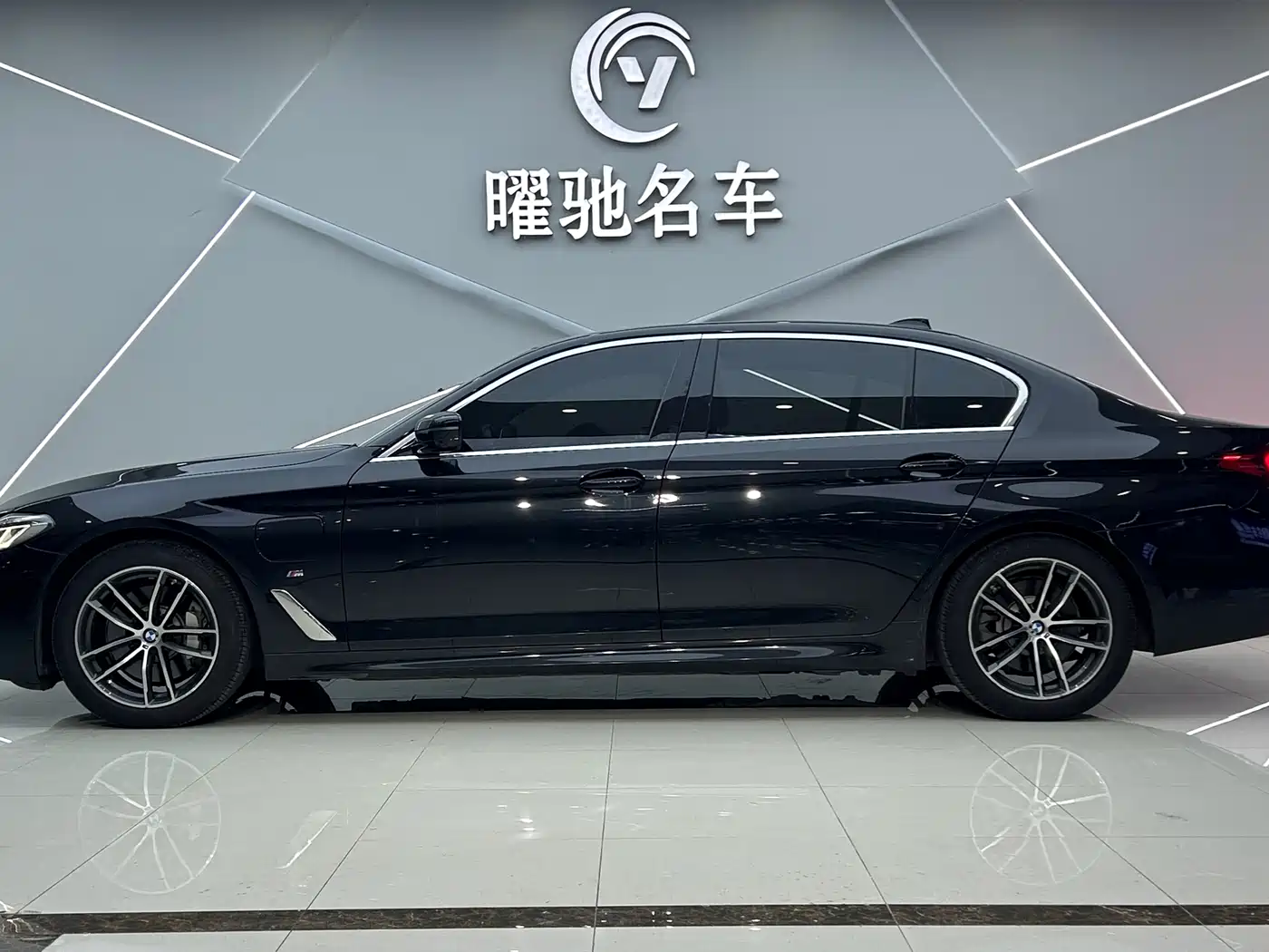BMW 5 Series New Energy 2021 535Le M Sport Package фото 3