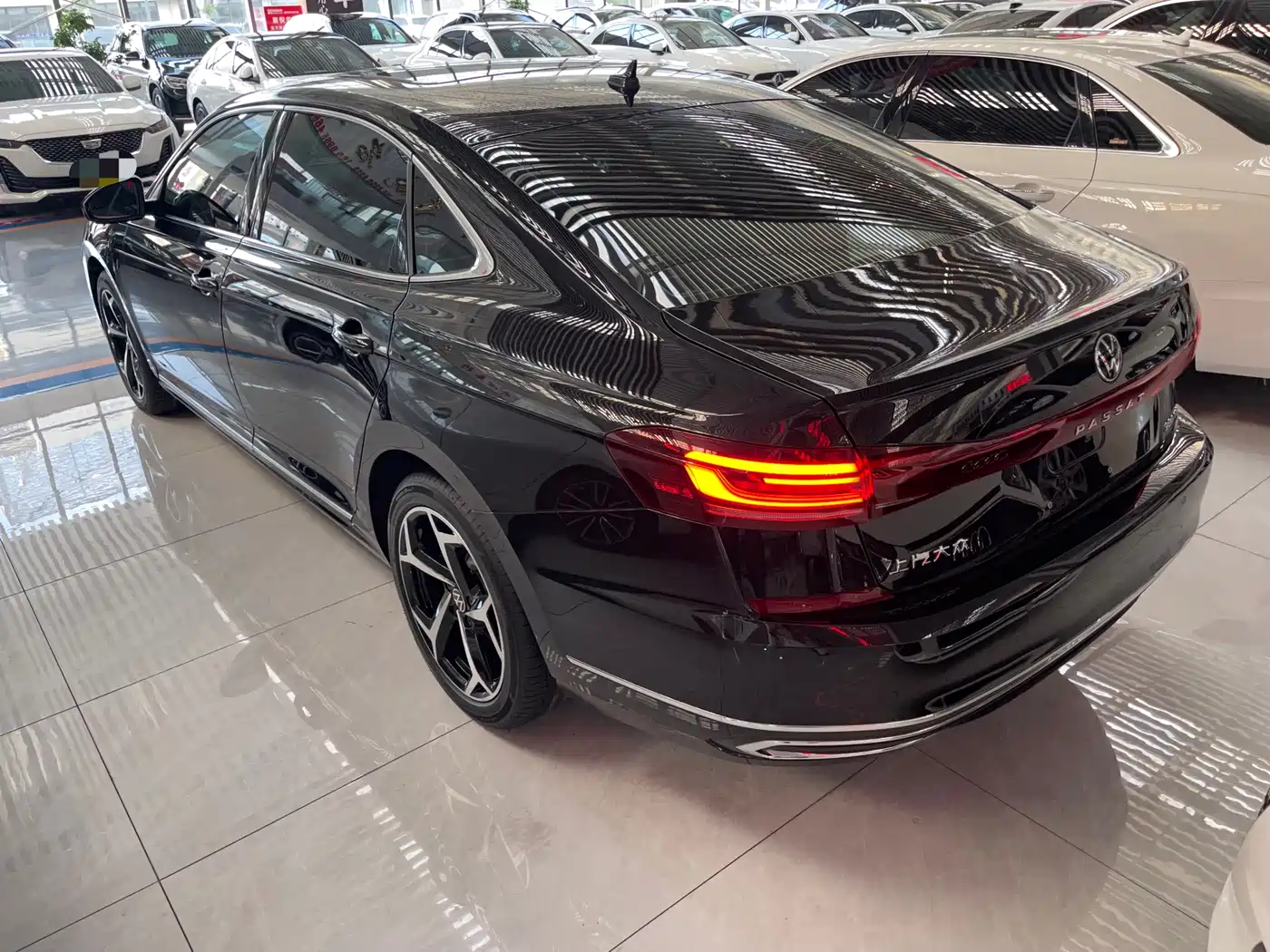 Volkswagen Passat 2025 Outstanding 380TSI Starlight Dragon Soaring Edition фото 12