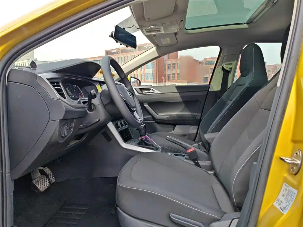 Volkswagen Polo 2019 Plus 1.5L Automatic Panorama Enjoyment Edition фото 25