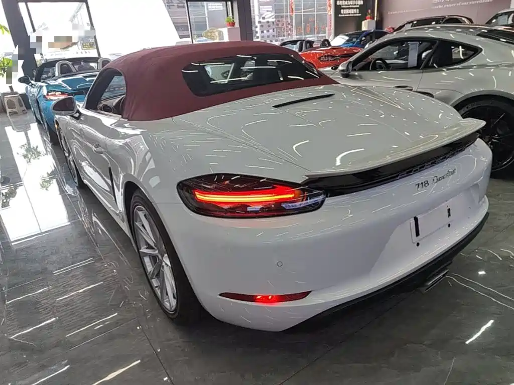 Photo 5 - Porsche 718