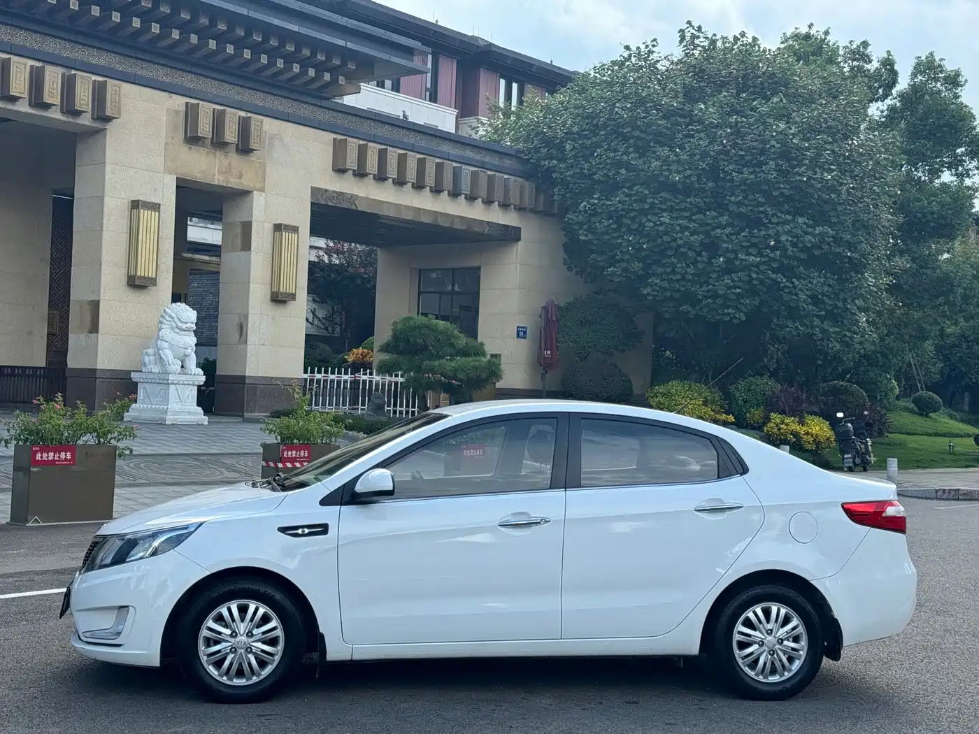 Kia K2 2013 2012 Sedan 1.4L AT GLS Commemorative Edition