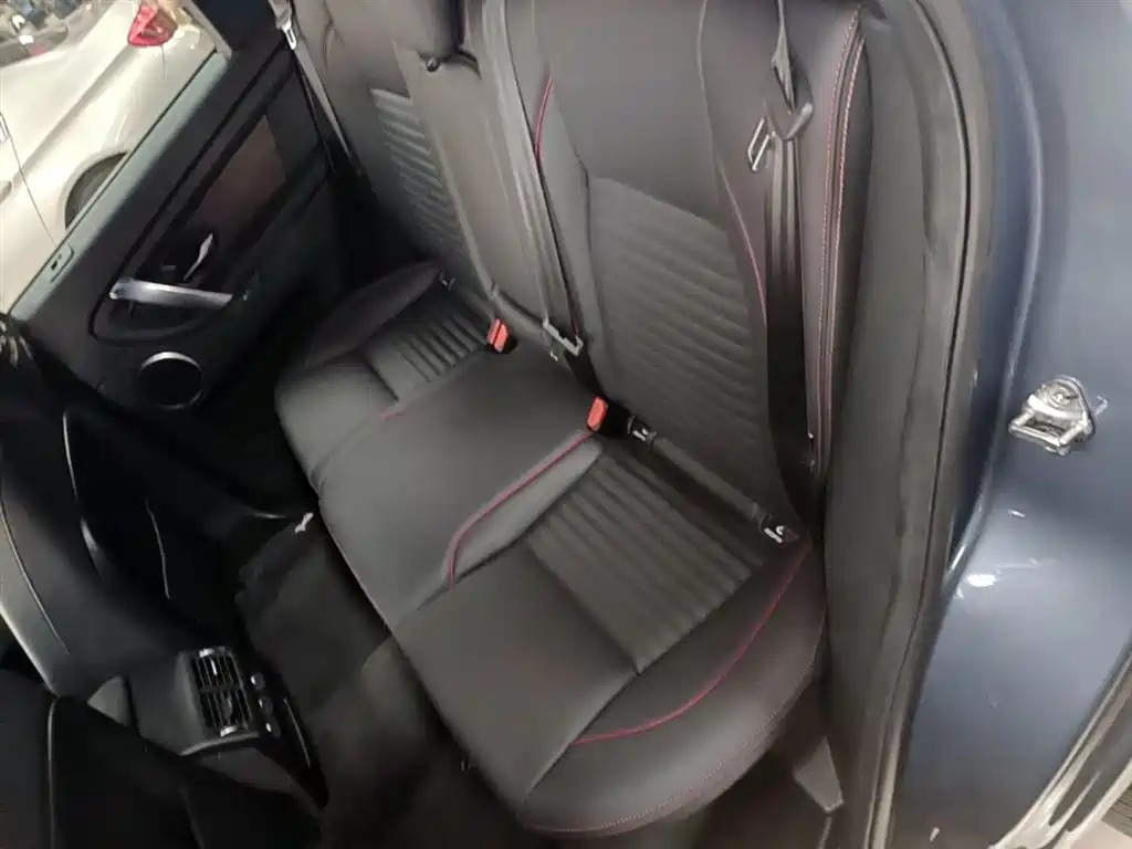 Land Rover Discovery Sport PHEV 2022 Model P300e Performance Technology Edition фото 10