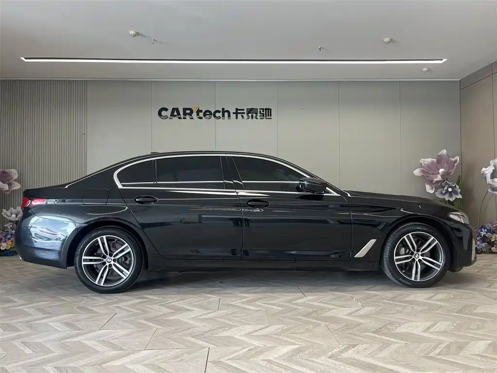 BMW 5 Series 2021 530Li xDrive Luxury Package фото 4